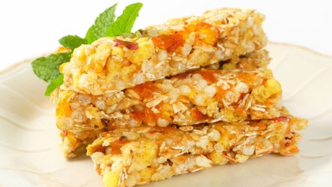 oat-apricot-brazil nut-protein-bar